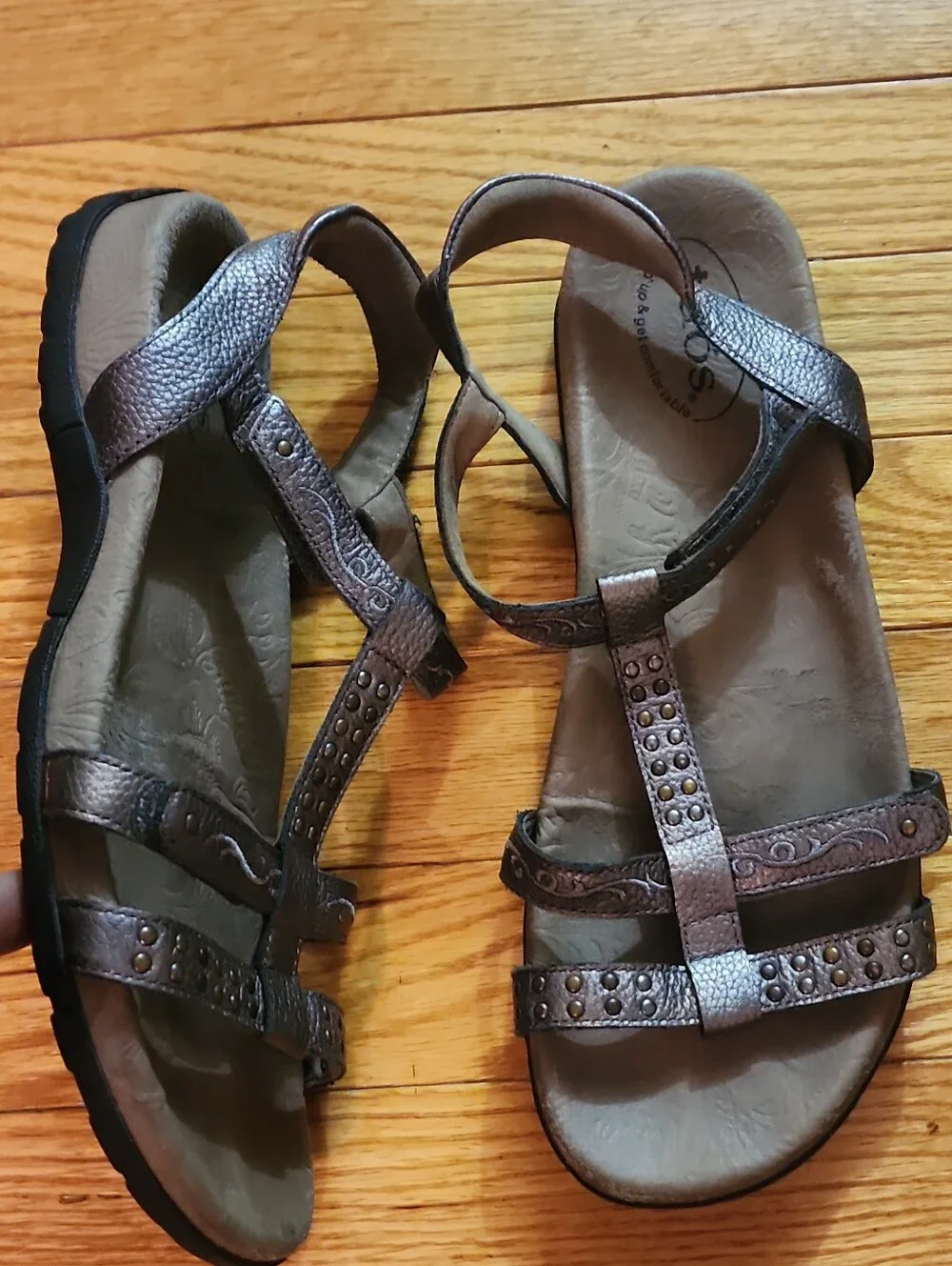 Taos Footwear Trophy 2 Women's Pewter Metallic Studded T-Strap Sandals